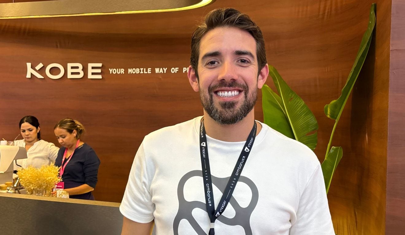 Fabio Barboza, CEO e cofundador da Kobe, em stand no VTEX Day 2026